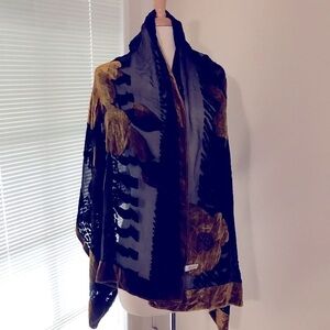 From Nordstrom wraps scarf made in Italy 25×64. Blackgold. print flower
